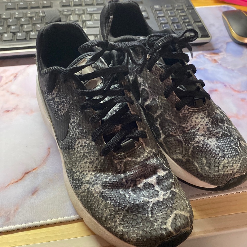 Nike Air Max Shoes Size 7.5
